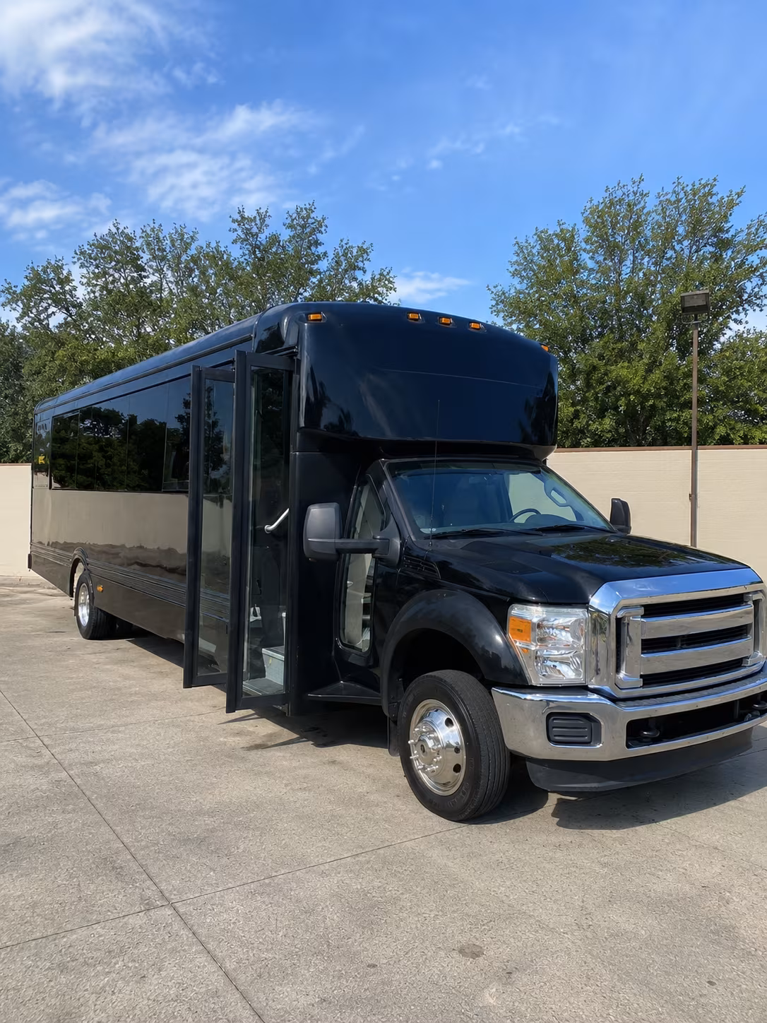 clovis 20 passenger party bus