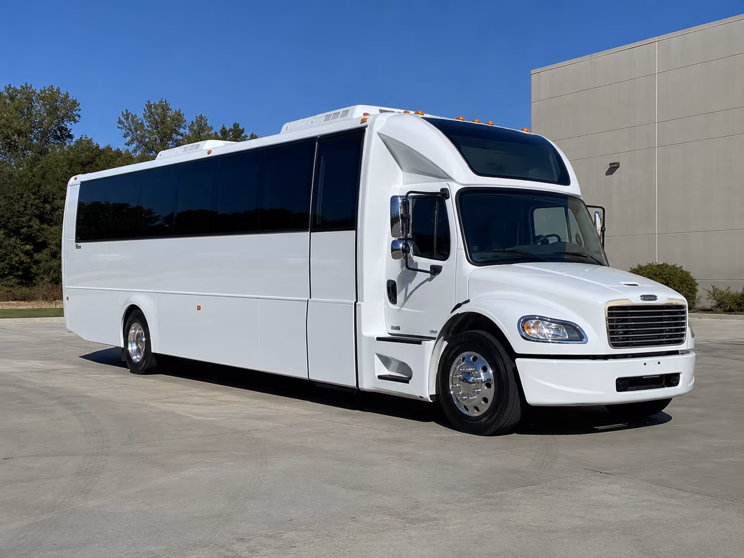 clovis 28 passenger party bus