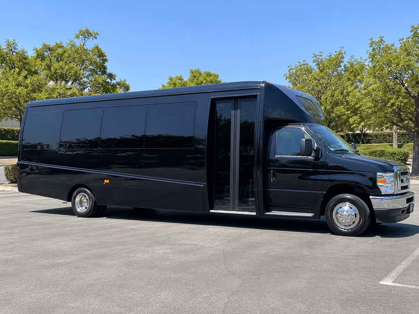 minibus wine tours through old town clovis and the fresno wine trail